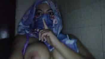 Arabian Wearing Niqab Squirts Her Pussy HARD